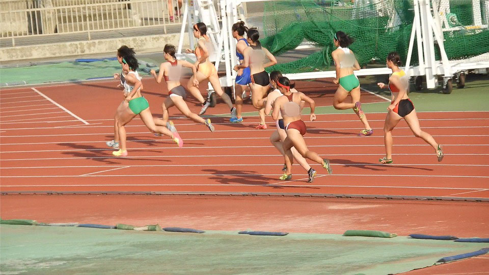 陸上女子　ハイレグブルマ　立命館大学　立命館宇治高校　京都両洋高校　西京高校　京都の名だたるブルマ採用校が出場している陸上競技大会【動画】No.030