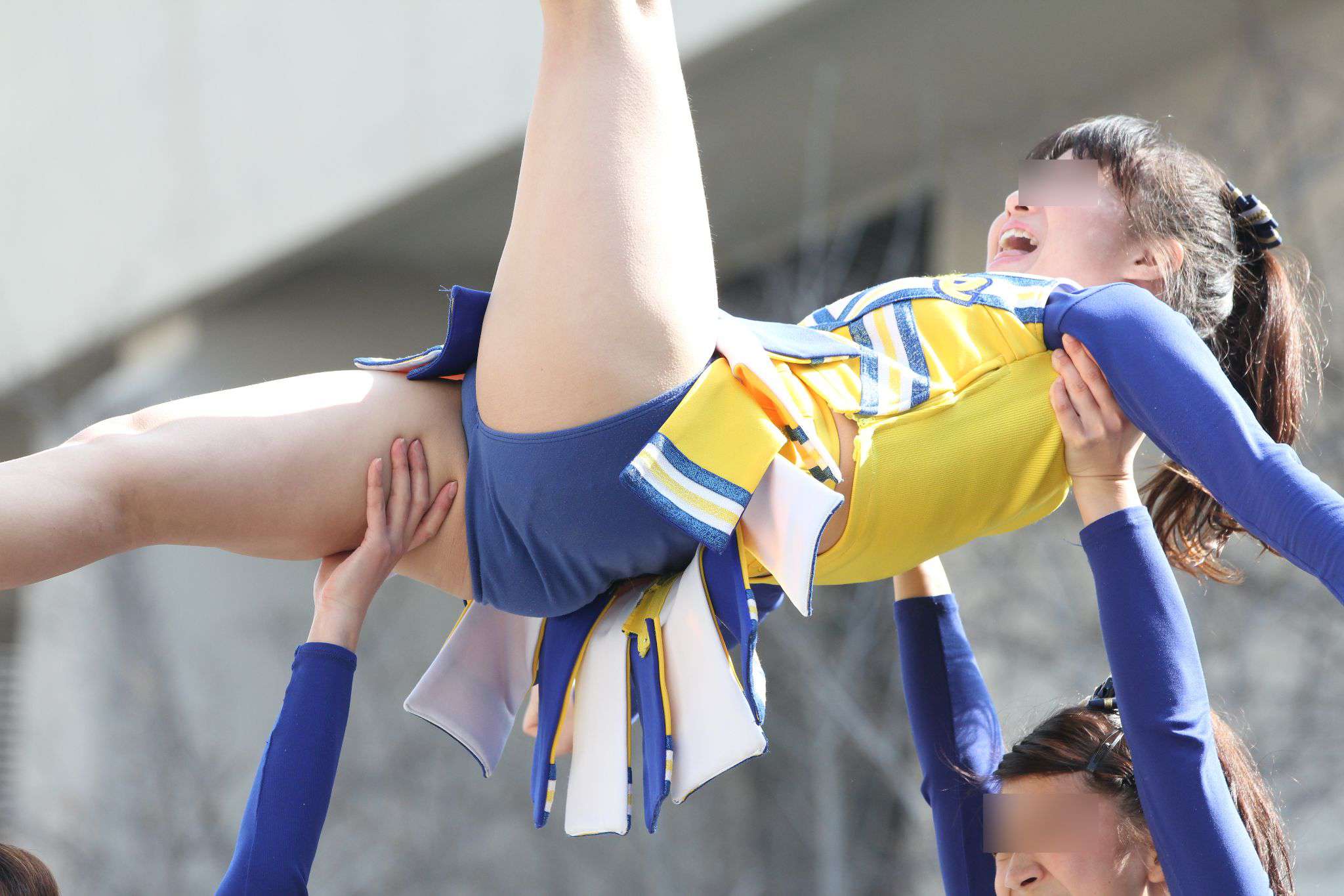 きゃめる３７　魅惑の世界へようこそ！ 色褪せないアンスコ魂をお楽しみください！ 黄色ユニフォームに青アンスコ　ハイキックでアンスコから生パンツがはみ出て　股間の黒ずみすら見える　体操女子　日本代表　フィギュアスケート女子　スコート  中学水泳部　高校水泳部　アンスコ　ハイキック　中学体操部　高校体操部　ハイレグ　レオタード　チアリーダー　競泳水着　ＪＣ　ＪＤ　ＪＫ　#日本代表　#女子アスリート