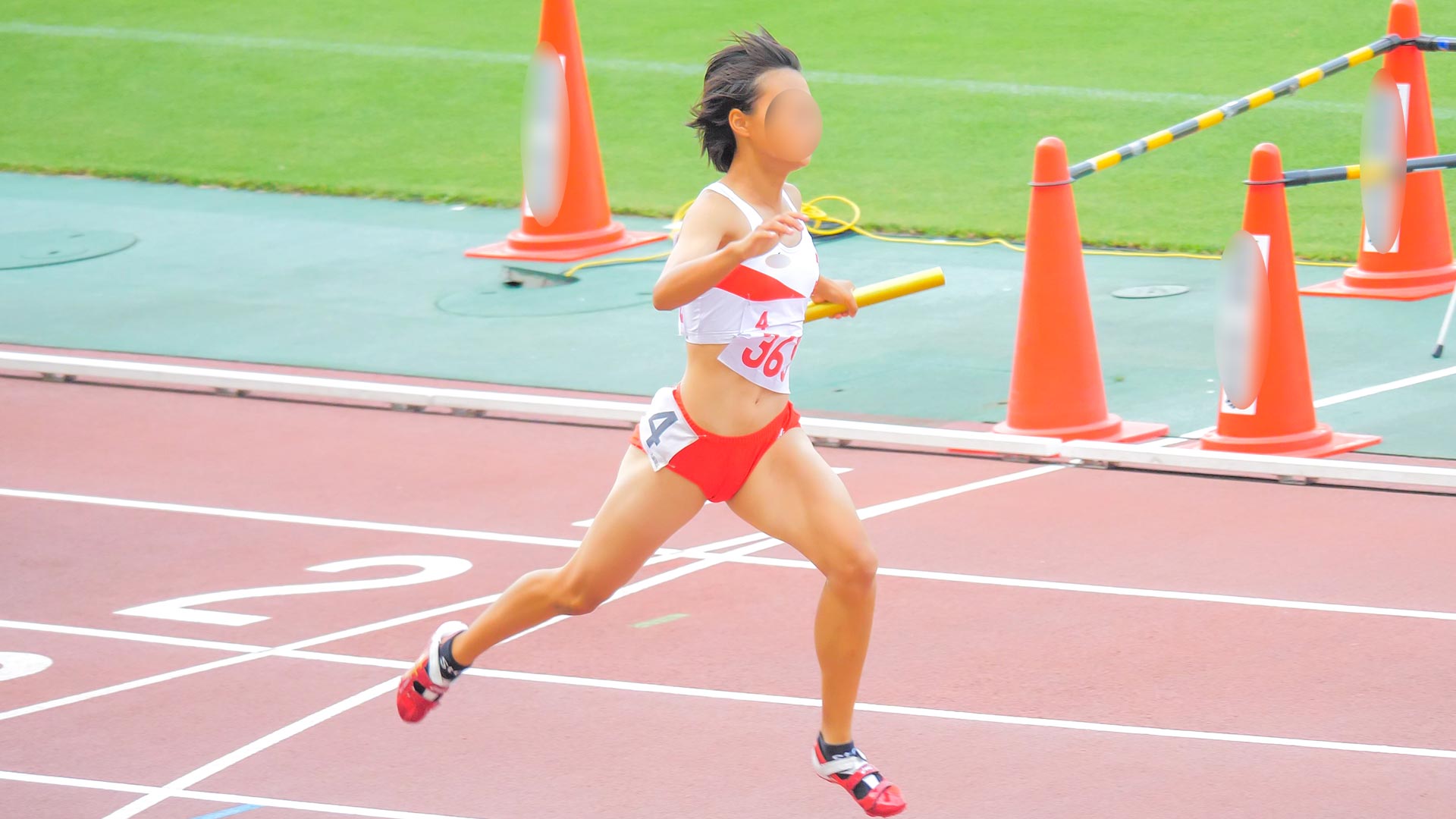 ぴちぴちブルマ ４Ｋ(05)東大阪大学敬愛高校　ピンク色セパレートユニフォーム　ハイレグ　はみパン　インナー　日焼け跡　ＪＫアスリート　高画質動画