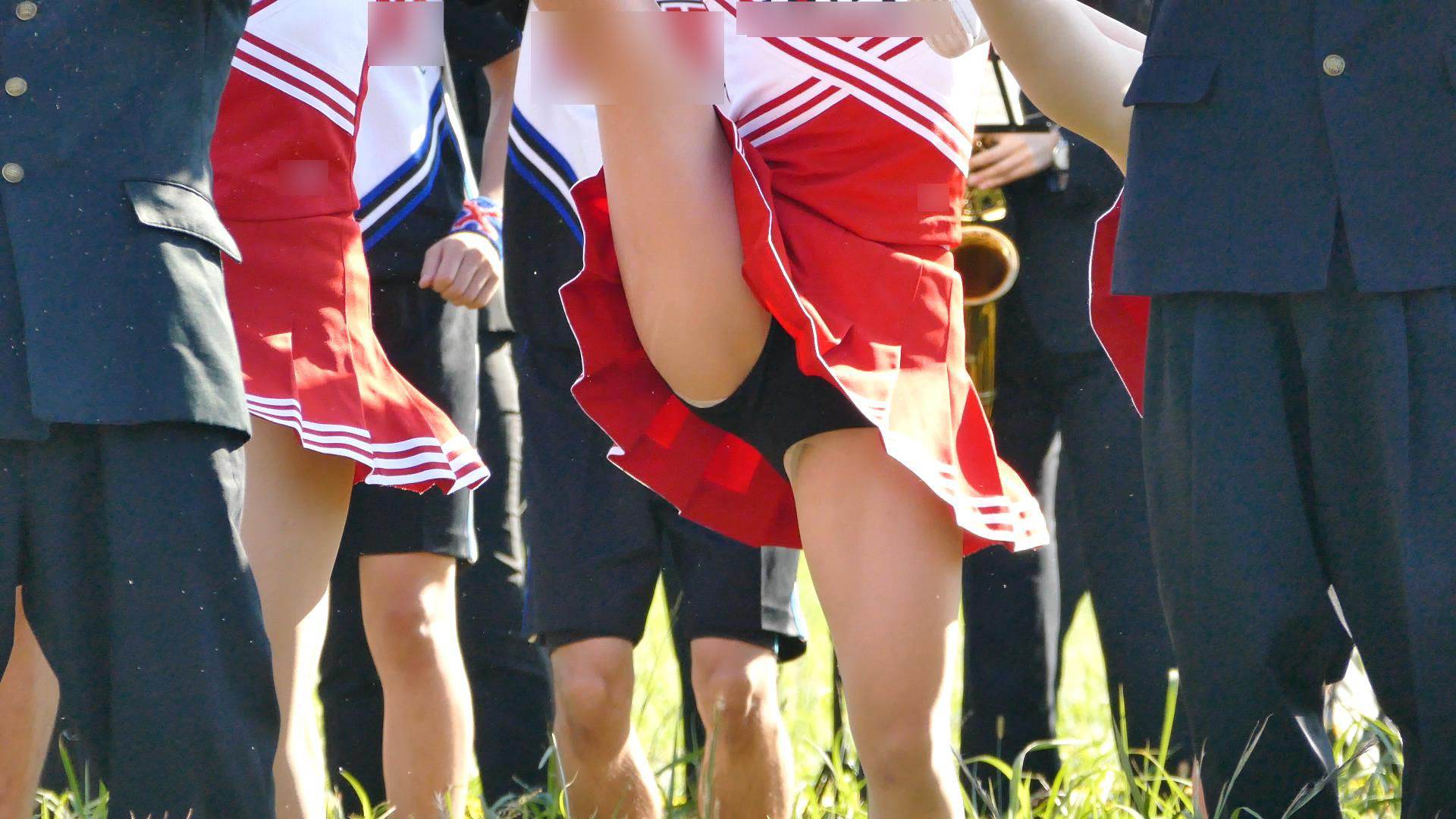 なにわガールズ５８２　【4K】 驚愕の映像 DE シコッティタイムや！連続攻撃フェーズ136 究極のフェチズムや！　最高！　大学生チアリーダー　屋外で着替え　スコート着用した後 ブルマ型アンスコを穿きだす生パンツ状態のチアリーダー