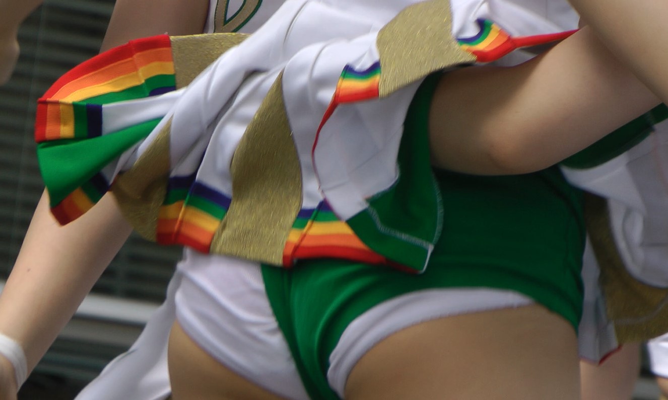 チア１１ ノリオ　ハミぱんブルマ　アンダースコートはみ出し　インナーショーツはみ出し　大学チアリーディングサークル　アクロバットパンチラ　チア組体操　ハイキック　緑色アンスコ