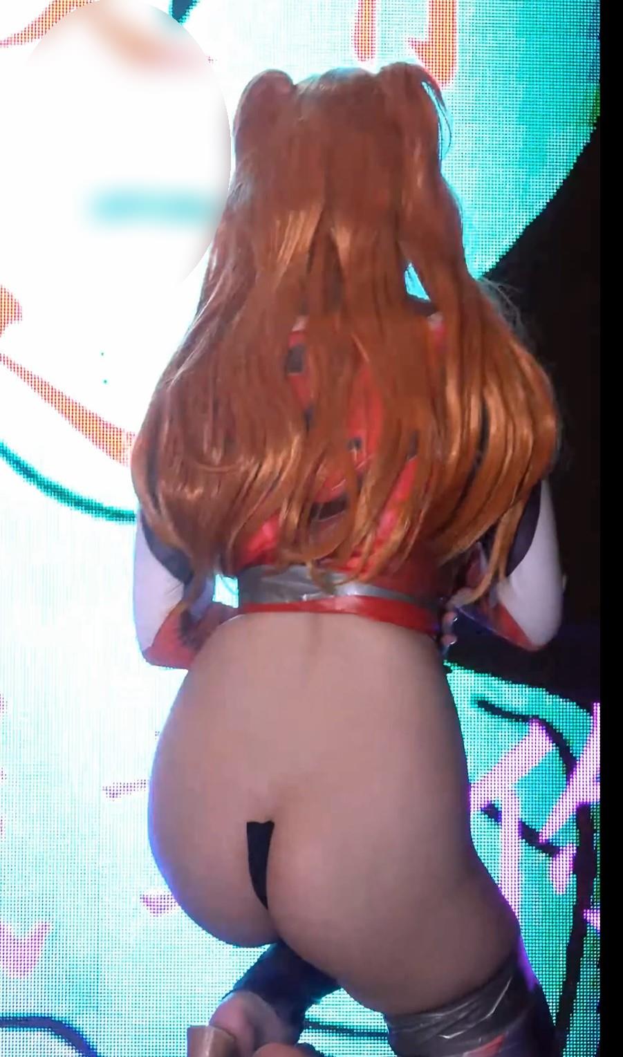露出しすぎ！えろエロコスプレイヤーイベント撮影会 (エ●ァンゲリオン ア●カ編) こすこす　前貼りコスプレ　ノーパンコスプレ　ボトムレス　エヴァンゲリオンコスプレ　ビーチバレー女子