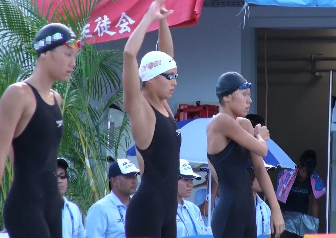 ２０１８年　九州地方　夏季競泳大会　その１ ハイレグマニア　ハイレグ競泳水着　日焼け跡　日焼け　高校女子水泳部　競泳水着タオル隠し　競泳水着ハイレグ部分アップ　マーメイド競泳水着