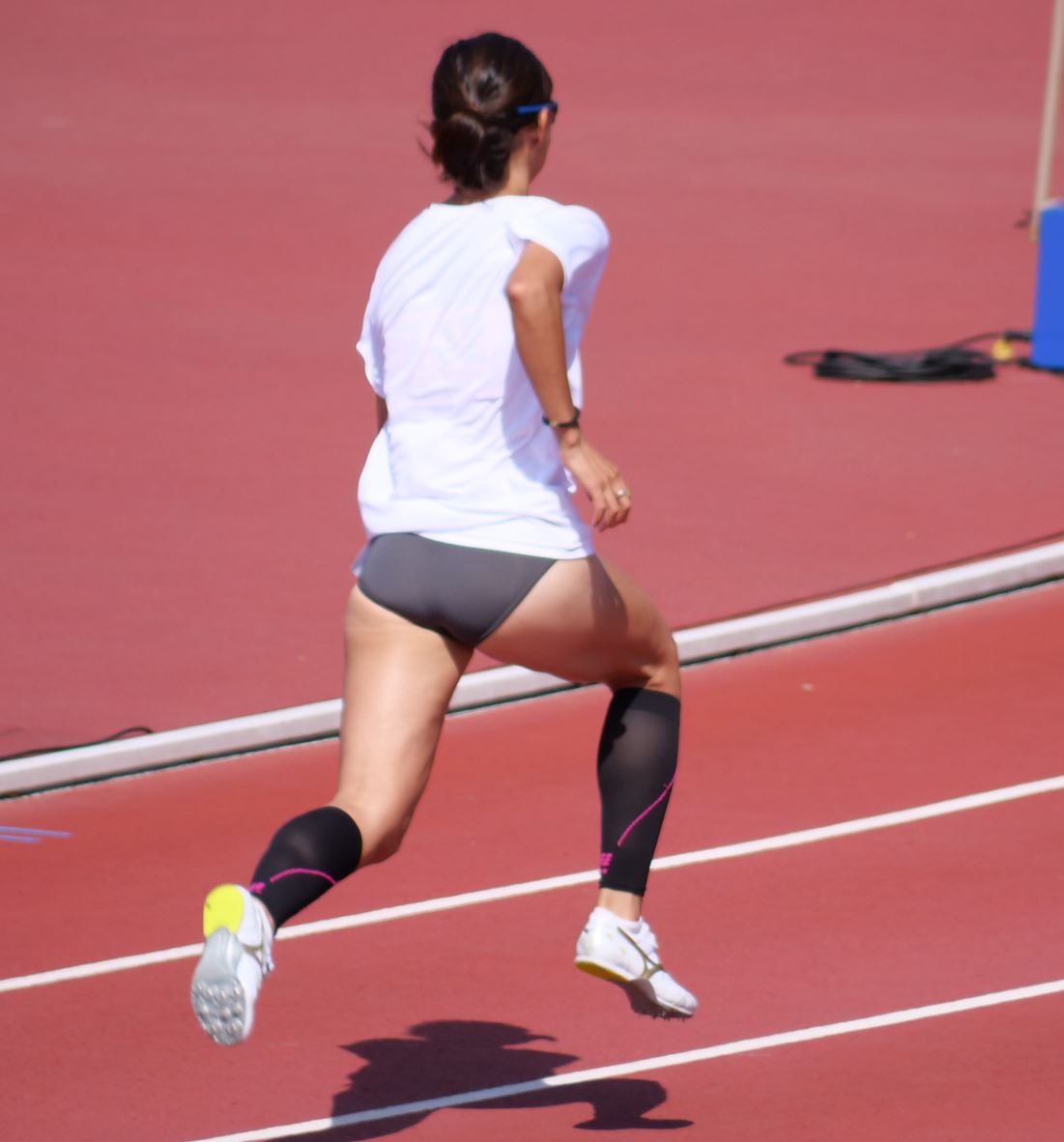 女子400m スタートポーズ 02 Moe　Tシャツブルマ　早稲田大学　女子陸上部　村上夏美　大学陸上女子　400ｍ走　立命館大学　アシックスブルマ