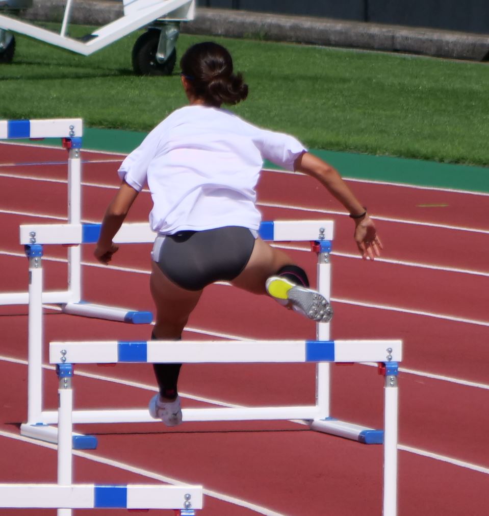 女子400m スタートポーズ 02 Moe　Tシャツブルマ　早稲田大学　女子陸上部　村上夏美　大学陸上女子　400ｍ走　立命館大学　アシックスブルマ