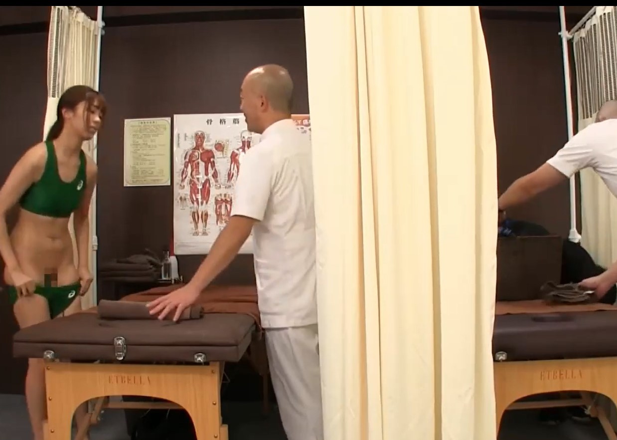 青山学院大学モデル　陸上ユニフォーム着用　セクハラ整体NTR 整体師の裏テクが凄すぎて彼氏が隣にいるのに何度もイカされまくった女子大生 木下ひまり Fitch　セパレート　ハイレグ