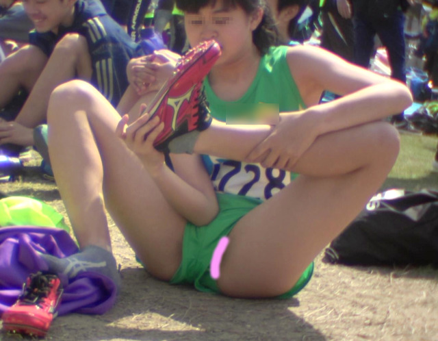 陸上女子　ブルマではなくランパンを狙い　インナー パンチラを見る　pepeの陸上美脚女子vol.7