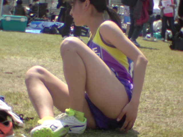 陸上女子　ブルマではなくランパンを狙い　インナー パンチラを見る　pepeの陸上美脚女子vol.7