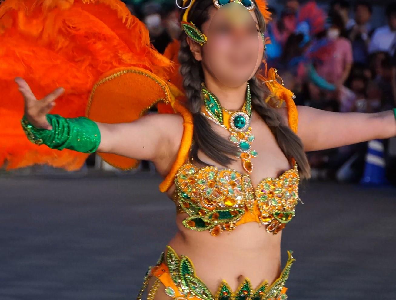 巨乳サンバダンサーニプレス付け忘れでポロリ連発のハプニング！ サンバ好きの為の動画　女子大生Ｔバックお尻丸見え　羞恥　乳輪露出面積