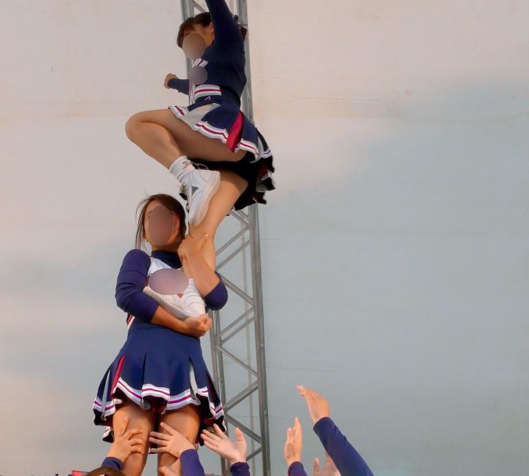 そんなに高く上げたら下から見えちゃう(4K) すぽチァン 大阪体育大学 応援団チアリーディング部 JASPERS　ターン　ブルマ型アンダースコート　スターツ