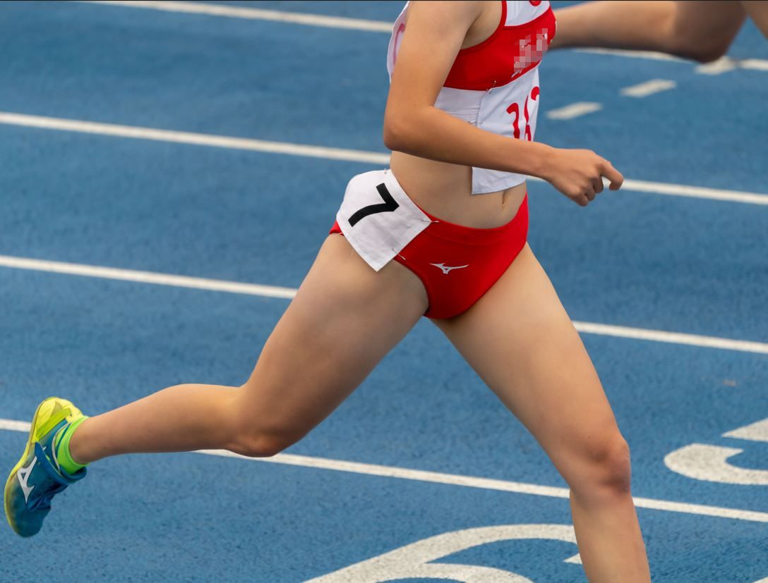 TAF44-2　qwerty　福岡大学女子陸上部　ミズノ製レーシングブルマ　高画質陸上盗撮写真　国立ブルマ　名門校ブルマ