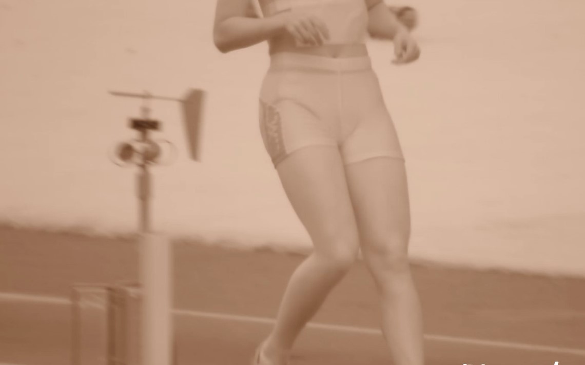 【期間限定】【FullHD1206】陸上女子の透けパン祭り　撮山明　赤外線機能陸上撮影　新潟医療福祉大学　女子陸上部　ミズノ製ハイレグレーシングブルマ　アンダーヘアー透け　ハイカット　ハイレグ　三段跳び　大学女子陸上　透けブルマ