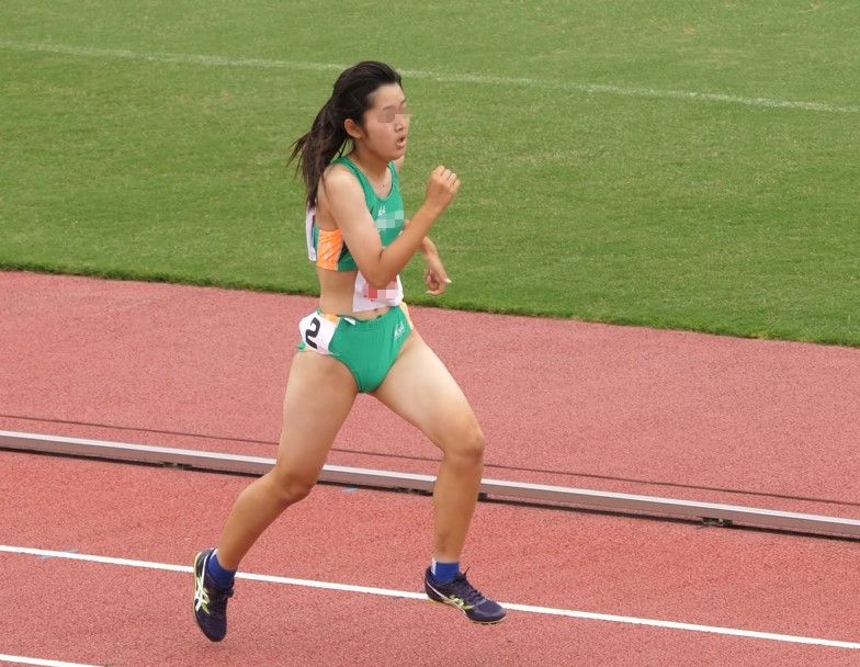 【4K動画】美少女2人が主役の陸上 トロピカル 関西大倉高校　大阪高校　Nishiスポーツ製レーシングショーツ　モリマン　ハイレグ　ハイカット　陸上　陸上女子　高校陸上 Ｔシャツブルマ