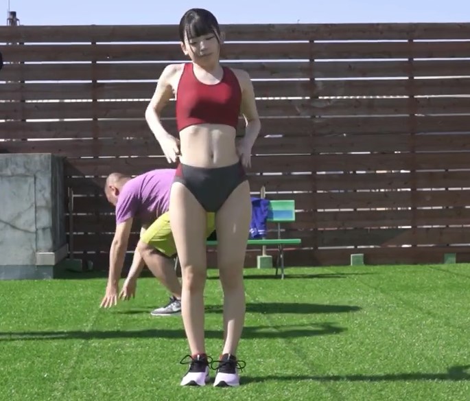 陸上マニアに狙われて…粘着ストーカーの猟奇的な盗撮映像を晒された制服少女 槙いずな　立命館大学　青山学院大学モデル　陸上セパレートユニフォーム着用