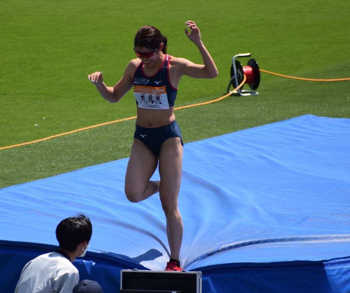 2023年陸上大会　走り高跳び フラッグ　水戸招待陸上 鹿児島銀行女子陸上部　銀行ブルマ　ハイレグブルマ　筑波大学女子陸上部　国立大学ブルマ　ニッパツアスリート　仲野春花　ばねブルマ　社会人ブルマ